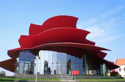 das neue Hans Otto Theater am Potsdamer Kulturstandort Schiffbauergasse